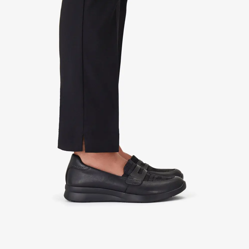 Women’s Ellowyn Penny Black Leather Slip Ons online